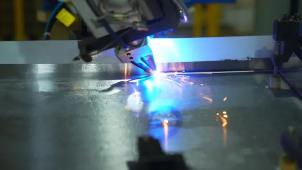Skilled staff assembling commercial kitchen appliances in Guangzhou factory (4)