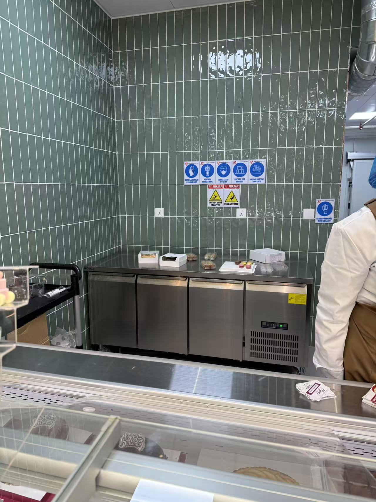 Refrigerated display counters